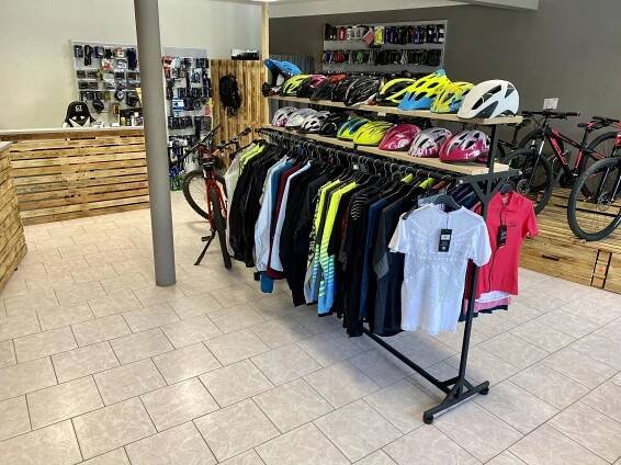 Fotografie - Prodejna Cyklo Čermák Telč - oblečení Force - 21.06.2024