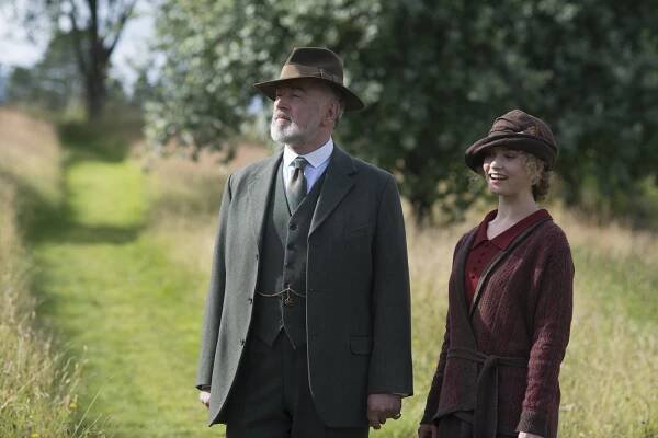 Panství Downton - A Journey to the Highlands - Z filmu - Peter Egan, Lily James