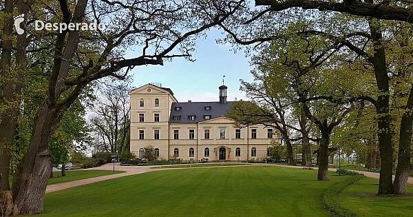 Chateau Mcely je zámek přestavěný v luxusní hotel