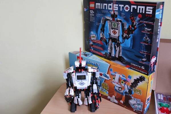 Cowárna představí příbramské kroužky robotiky