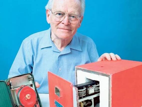 David Warren: Inventor and developer of the 'black box' flight data recorder