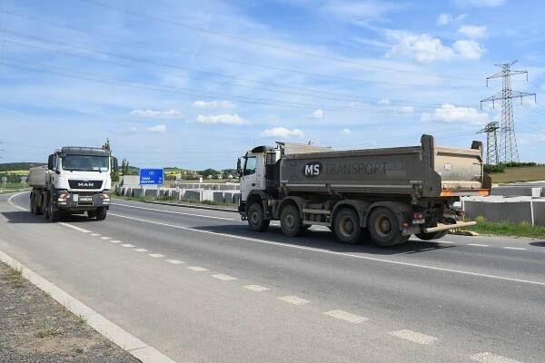 Změny na českých dálnicích: Na D6 vznikne nejdelší most, na D4 odstřelí skály