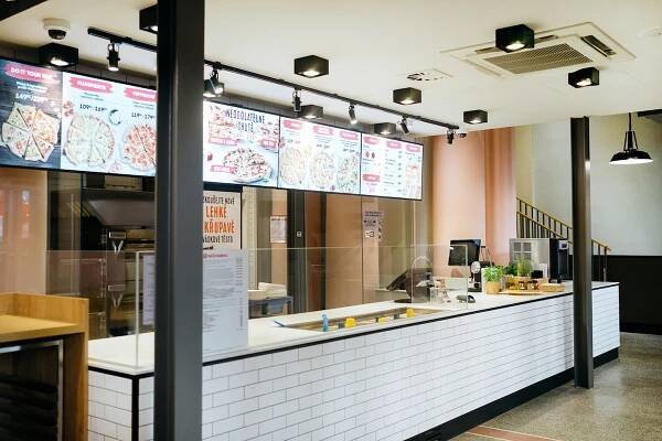 Nová Pizza Hut na Masarykově nádraží v Praze