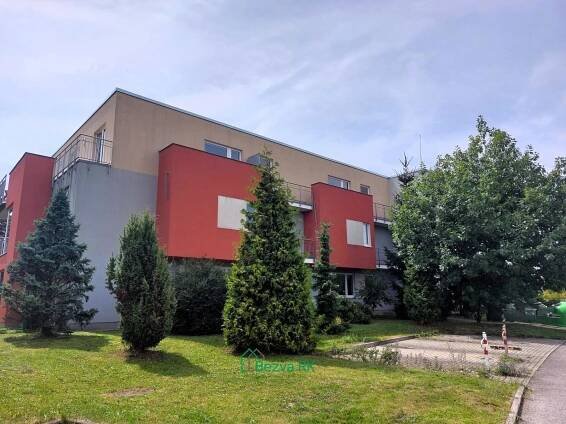 Pronájem bytu 1+KK s lodžií - Hostivice, obrázek č. 1