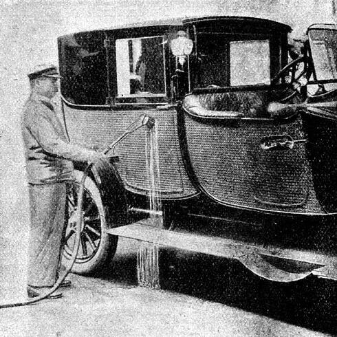 Historický snímek 'Přístroj na mytí automobilů.' - Bejvávalo.cz