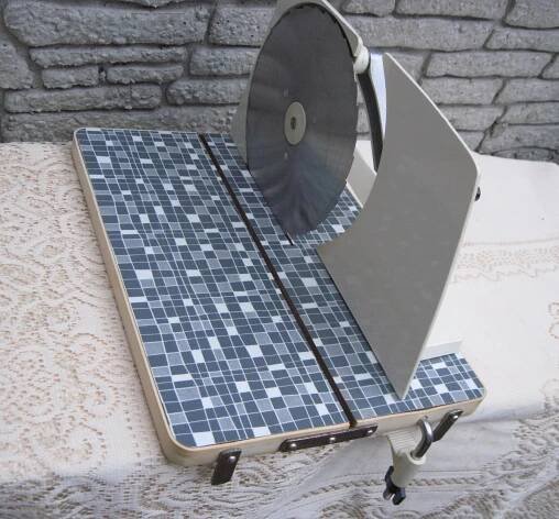 Retro kráječ chleba, kotouč Rostfrei, klička k upevnění, umakart | Aukro