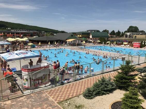 Hoci to tak nevyzerá, letná sezóna sa začala. Prešlo vaše obľúbené kúpalisko kontrolou vody? | Regióny.sk