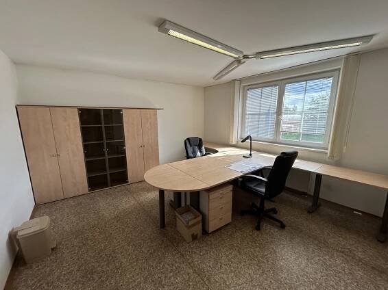 Pronájem skladovacích prostor 450 m², Hradec Králové