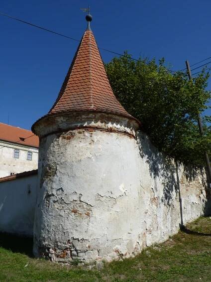 Soubor:Uherčice u Znojma, zámek (45).JPG – Wikipedie
