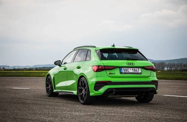 Nejnovější Audi RS 3 Sportback s pětiválcem s turbem je zelená šílenost za „rozumnou“ cenu