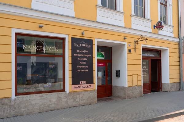 Na Schůzce – Dolní Kounice – Prodejna zdravé výživy, masáže, kosmetika, finská sauna, bar a kavárna