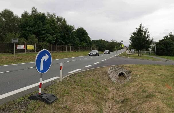 Na pondělí 4. července je naplánován začátek uzavírky v Chodové Plané. Veškerá doprava musí po objízdných trasách.