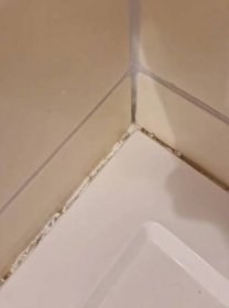 Jak zaplnit velkou mezeru u sprchové vaničky