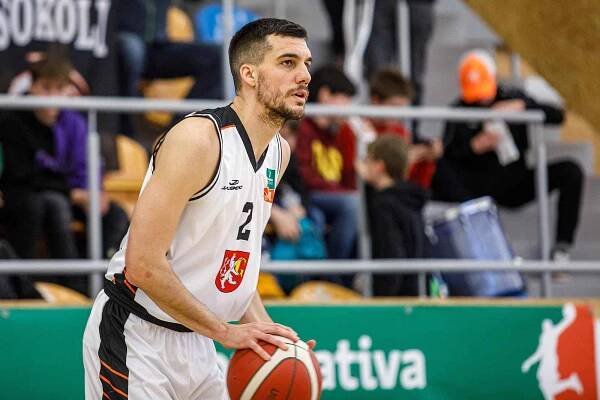 Královští sokoli Hradec Králové (bílí) vs. BK Pardubice 76:82