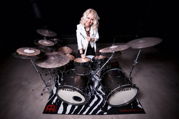 Veronika Lukešová - Když člověk maká a jde věcem naproti, stát se může cokoli - musicserver.cz