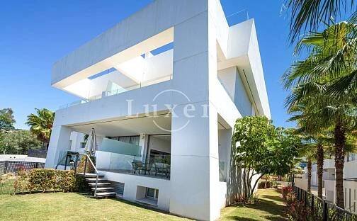 Prodej řadového domu kousek od moře 4+kk/T/P, 175 m2, Marbella - Španělsko