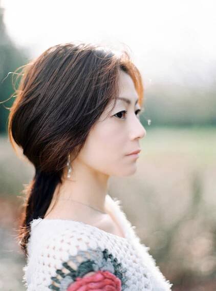 nicholas-lau-nicholau-portrait-photography-winter-fall-fine-art-contax-645-fuji-film-japanese-lady-girl-serious-beaver-tail-hair-jaw-neck-soft-skin-glow