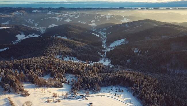 Prohlédněte si Valašsko z lufta. Podniknete přelet nad hlavními horskými masivy