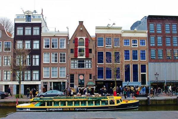 Iconic Anne Frank Museum House in Amsterdam Wallpaper