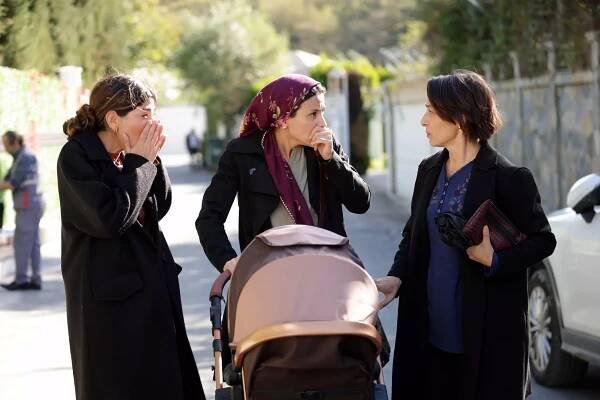 Kirli Sepeti - Episode 8 - Z filmu - Ceren Moray, Cansu Tosun, Ayça Bingöl