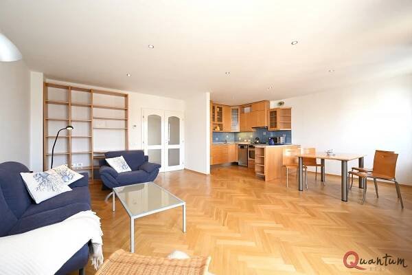 REZERVACE: Pronájem zařízeného podkrovního bytu 3+KK/70m2 s terasou 8m2 – Chodská, Praha 2 – Vinohrady | Quantum reality