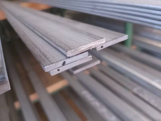 nerezová tyč plochá 25x3 mm, strihaná, akosť 1.4301