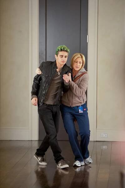 Jake Cannavale, Edie Falco - Sestřička Jackie - Den leguána - Z filmu