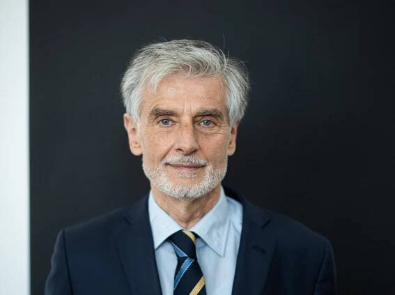 Vláda pokrytecky kope do Ukrajiny (píše Peter Weiss)