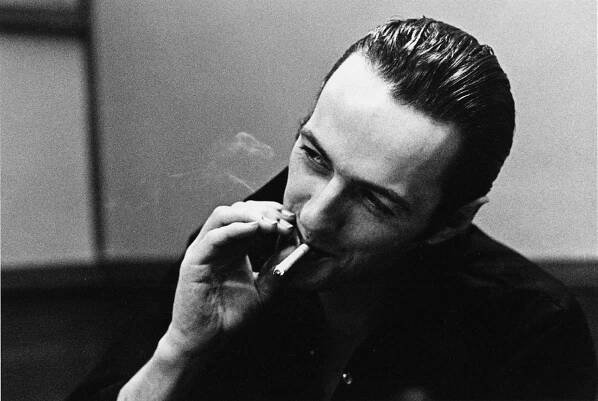 Joe Strummer skrýval své raritní nahrávky ve stodole na zahradě