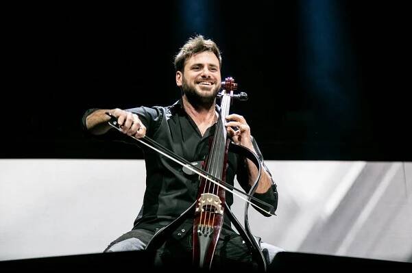 Slavný violoncellista, z jehož charismatu jsou fanynky paf: Promluvil o kráse českých žen i „párty“ v milované Praze