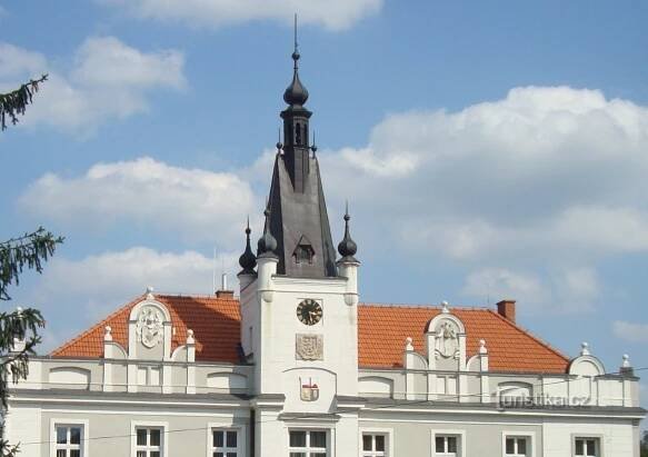 Pečky-Masarykovo náměstí-radnice z r. 1901-Foto:Ulrych Mir.