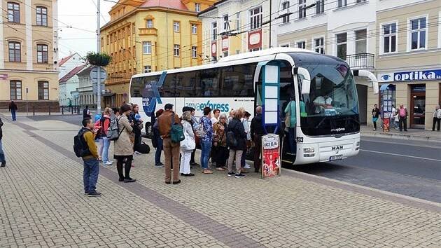 Autobusová konkurence na Moravě: Arriva vyjíždí až o třetinu levněji