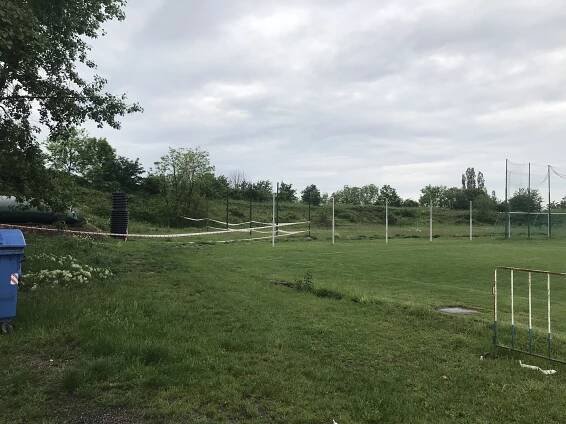 Fotbalové hřiště – TJ spoje – Praha 3 - FTvaky.cz