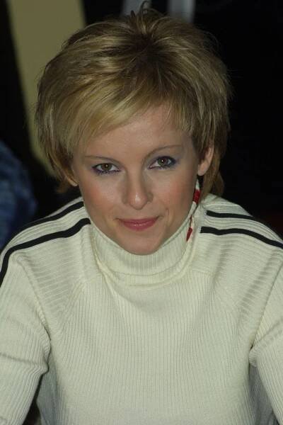 Iveta Bartošová svým krátkým blond mikádem proslula. 