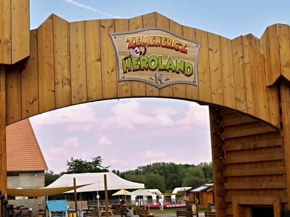 Vzhůru do Herolandu! Pirátská loď, vodní svět, obří trampolíny i zastíněné pískoviště | Slevomat.cz