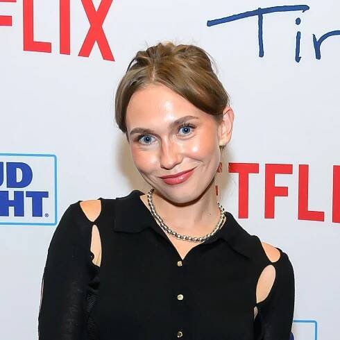 Canadian comedian and actor Veronika Slowikowska joins SNL cast