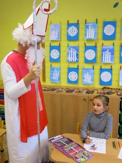 Mik miku Mik miku Mikuláš, přišel s čertem na guláš...