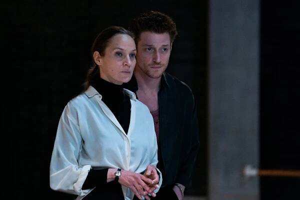 Der Palast - Episode 3 - Z filmu - Jeanette Hain, Daniel Donskoy