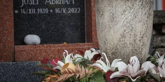 Legendární herec je pohřben ve svých rodných Kunovicích, což bylo jeho přání.