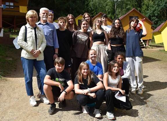 Dětský tábor Eldorado u Jesenice navštívili prezident Petr Pavel se svojí chotí Evou.