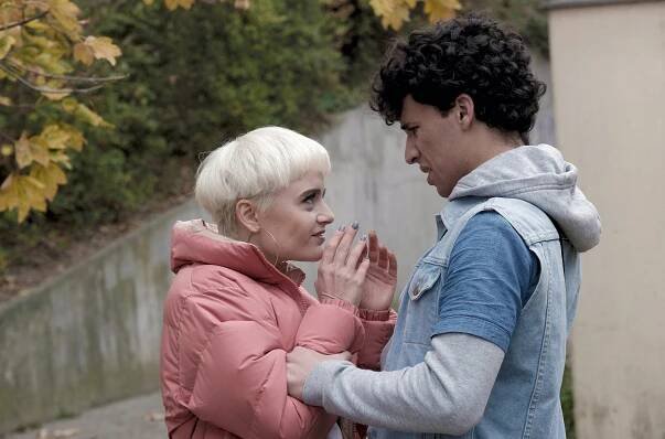Místo činu - Leonessa - Z filmu - Lena Urzendowsky, Mohamed Issa