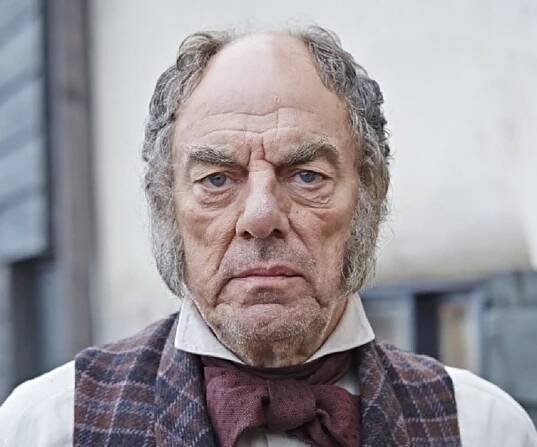Alun Armstrong