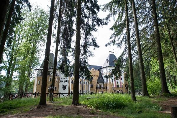 ZÁMEK LUŽEC SPA & WELNESS RESORT**** – Luxusní ubytování v srdci Krušných Hor