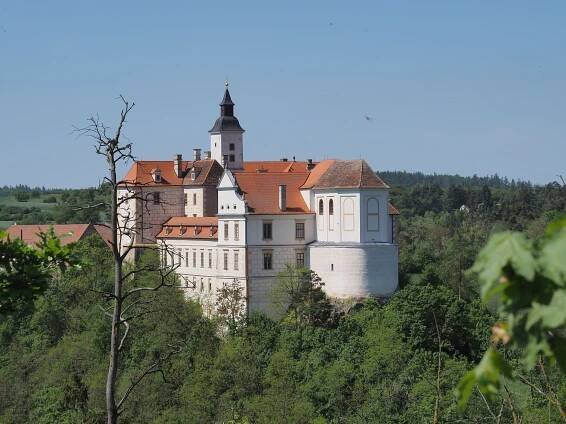 Fotografie - Jevišovice, Starý zámek - 15.05.2022