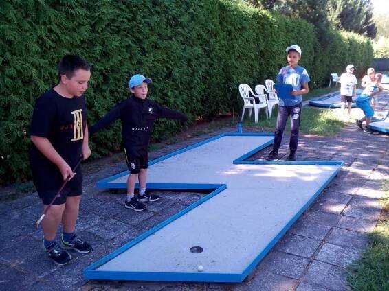 Minigolf v kempu - Oficiální stránky obce Milovice u Hořic