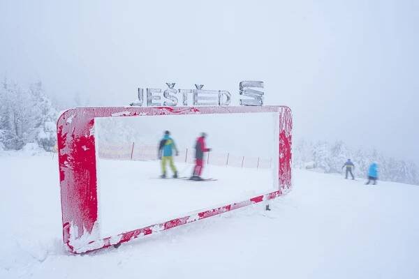 FOTO: Ski areál Ještěd zahájil slavnostně sezónu, láká i na noční lyžování