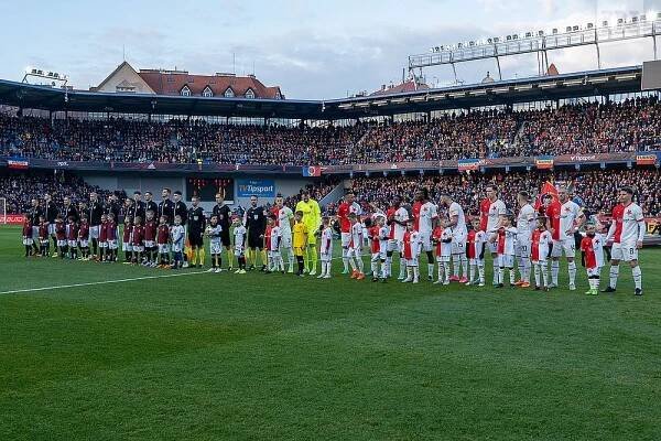 Pražské derby s číslovkou 305 | PrahaIN 