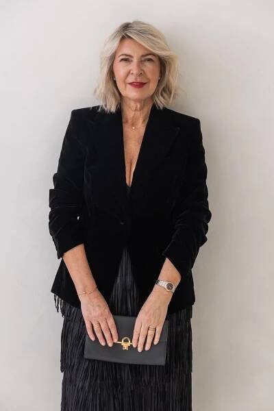 Šik v každém věku: Helena Harabinová nosí moderní outfity i po šedesátce