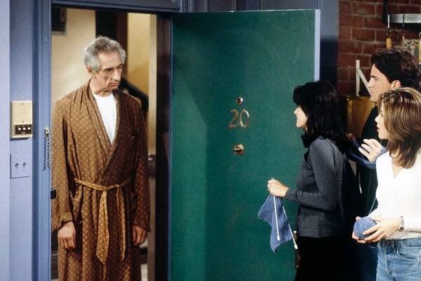 FRIENDS -- "The One with Two Parts: Part 1" Episode 16 -- Pictured: (l-r) Larry Hankin as Mr. Heckles, Courteney Cox Arquette as Monica Geller, Matthew Perry as Chandler Bing, Jennifer Aniston as Rachel Green