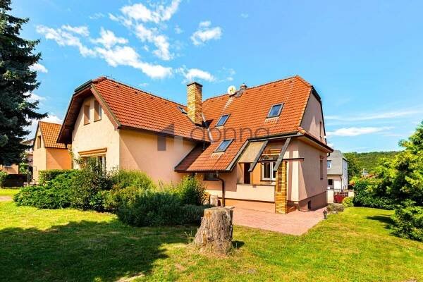 Prodej rodinného domu 5+1, 232m2, pozemek 932 m2, Průhonská, Praha 6 - Nebušice - RealHit.cz